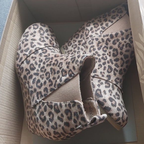 Dunes Women's Zoey Leopard Wedge - Picture 3 of 3